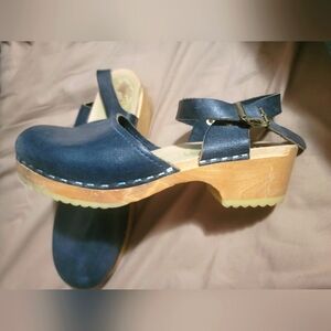 Danish Traditions girls clogs with strap